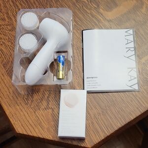 Mary Kay White Cleansing Brush Set NWOT